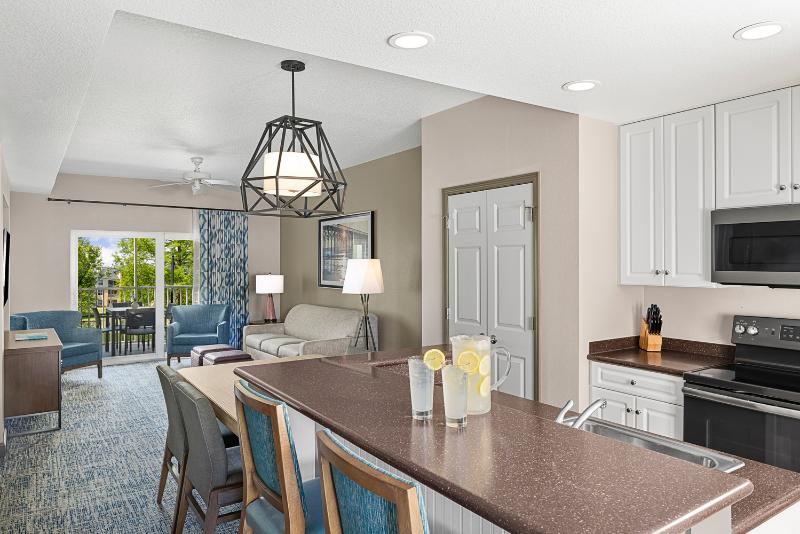 Sheraton Broadway Resort 
Dining & Living Room